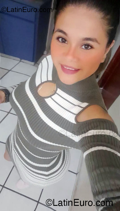 Date this cute Panama girl Yanet from Panama PA1409