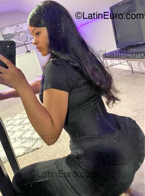 Date this athletic Dominican Republic girl Valery from Bajos De Haina DO54462