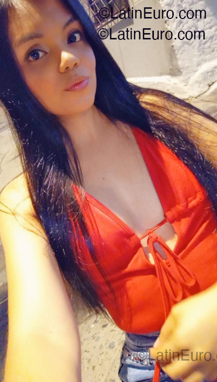 Date this tall Colombia girl Angie from Cali CO33260