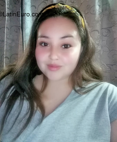 Date this beautiful Chile girl Valeri from Santiago CL437
