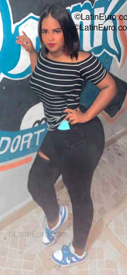 Date this cute Dominican Republic girl Mara from Santo Domingo DO55786