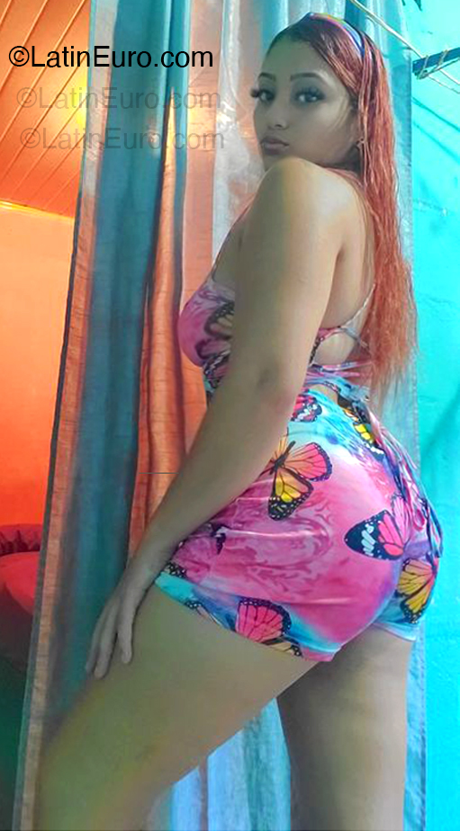 Date this pretty Trinidad and Tobago girl Paola from Port Of Spain TT117