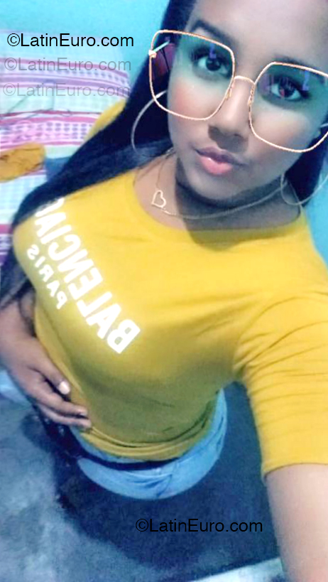 Date this pretty Dominican Republic girl Mabel from Santo Domingo DO54673
