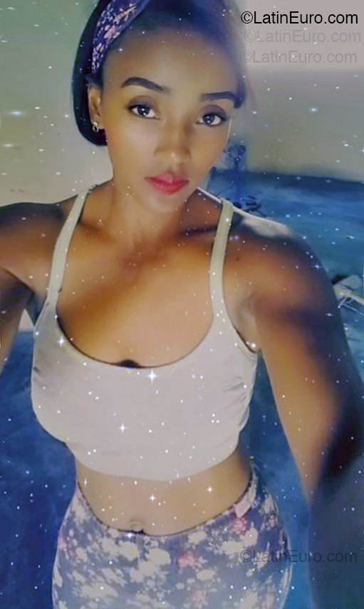 Date this beautiful Dominican Republic girl Franchesca from Santo Domingo DO54738