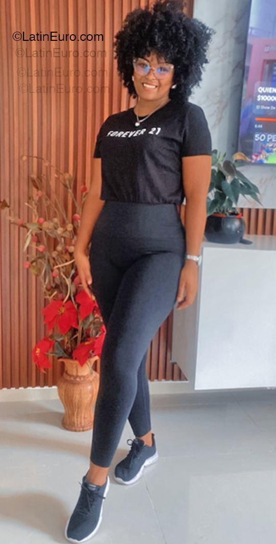 Date this sultry Dominican Republic girl Arpillera from Representante de Santo Domingo DO54739