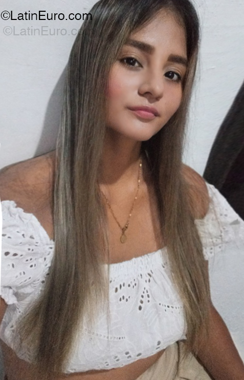 Date this pretty Venezuela girl Oriana from Rubio VE5265
