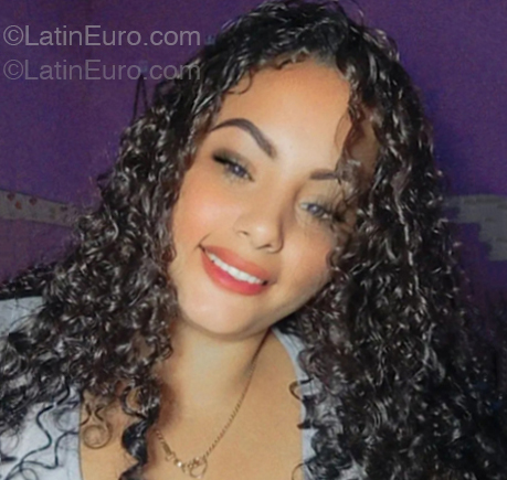 Date this nice looking Venezuela girl Maria from Venezuela VE5271
