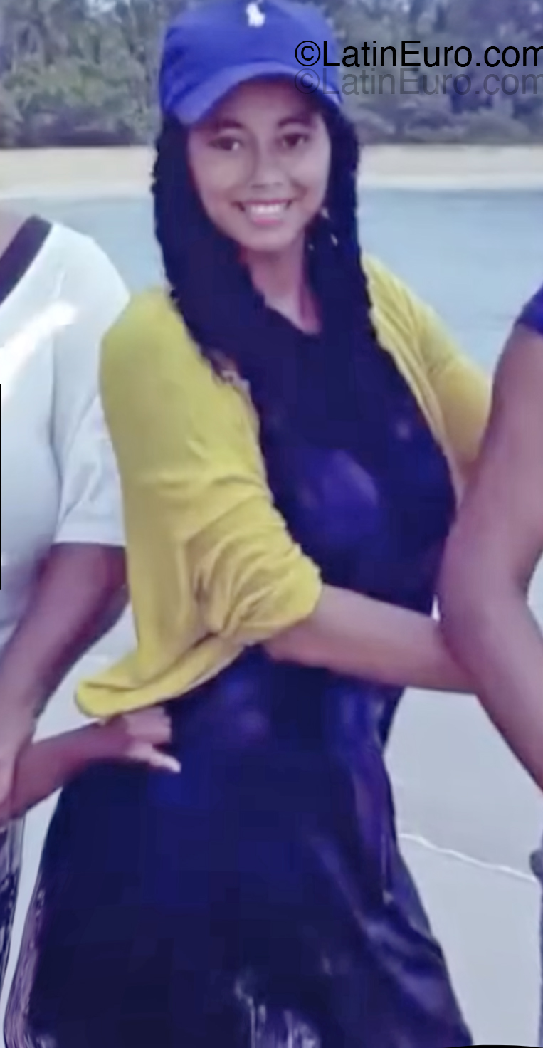 Date this sultry Dominican Republic girl Kay b from Nagua DO54948