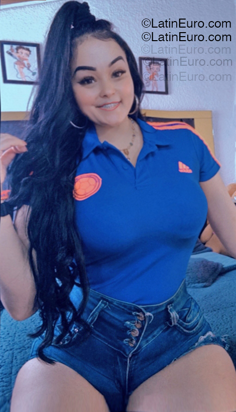 Date this passionate Colombia girl Lupita from Bogota CO33324