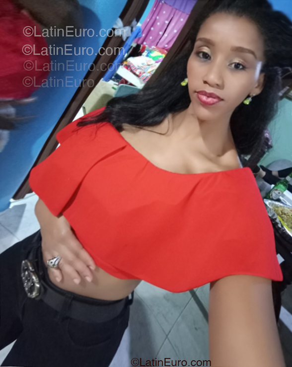 Date this tall Dominican Republic girl Victoria from Santiago De Los Caballeros DO55011