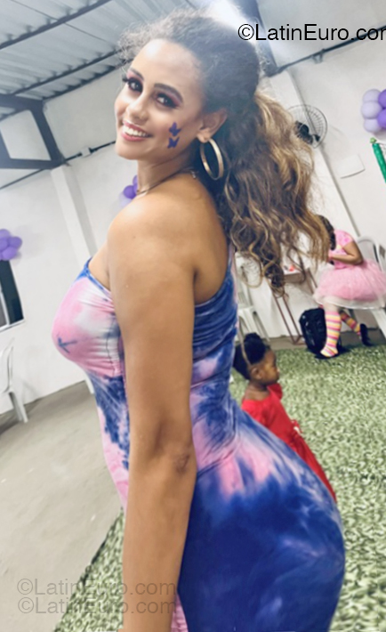 Date this gorgeous Brazil girl Adriele from Salvador BR12358