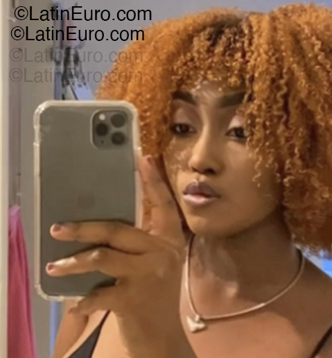 Date this pretty Dominican Republic girl Ashley from Santo Domingo DO55091