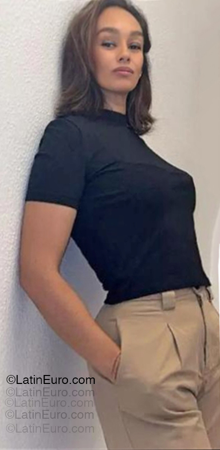 Date this georgeous Spain girl Rosela from Barcelona ES922