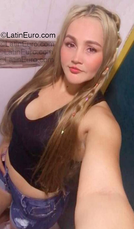 Date this exotic Colombia girl Cristina from Medellin CO33348