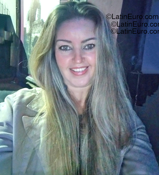 Date this nice looking Brazil girl Agnes from Rio De Janeiro BR12364