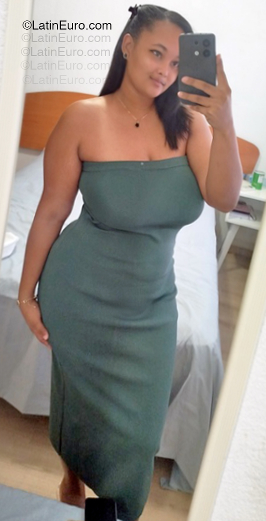 Date this sensual Mexico girl Indhira from Cancun MX2780