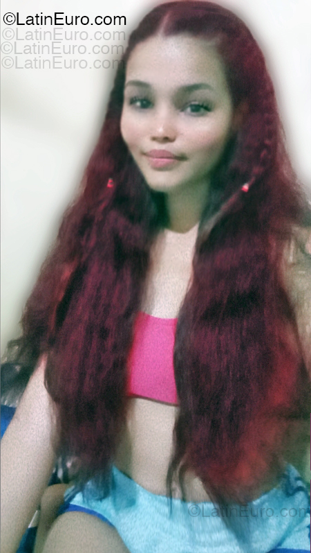 Date this attractive Dominican Republic girl Laura from Santo Domingo DO55144