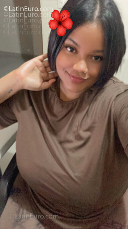 Date this attractive Dominican Republic girl Mara from Santo Domingo DO55202