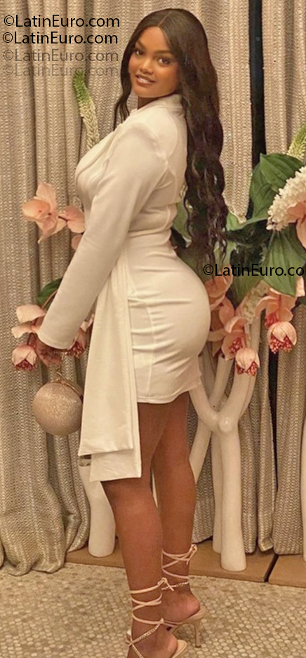Date this good-looking Dominican Republic girl Laura from Santo Domingo DO55203