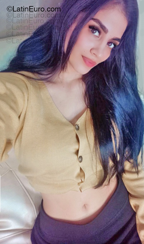 Date this foxy Colombia girl PAULA from Cali CO33540