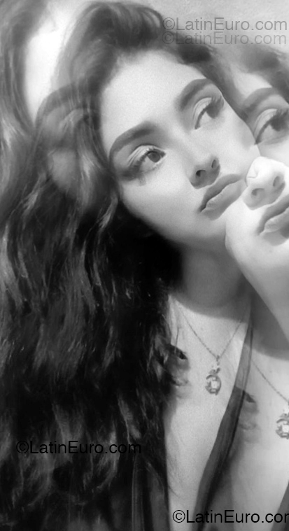 Date this nice looking Colombia girl Dannie from Cali CO33400