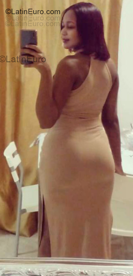 Date this delightful United States girl Sonia from USA DO55351