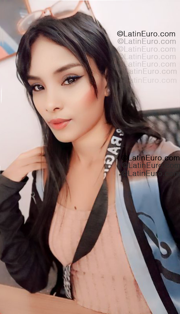 Date this tall Venezuela girl Khalifet from La Guaira VE5346