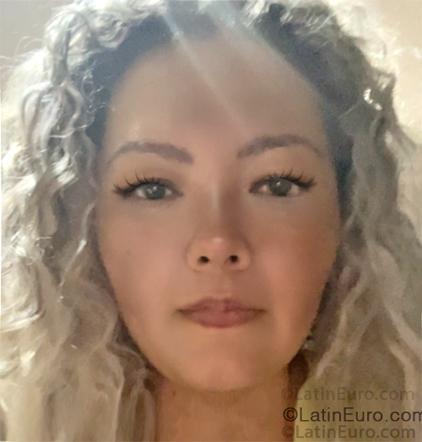 Date this sensual Colombia girl Andrea from Cota CO33472