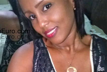 Date this happy Dominican Republic girl Magdalena from Santo Domingo DO55413