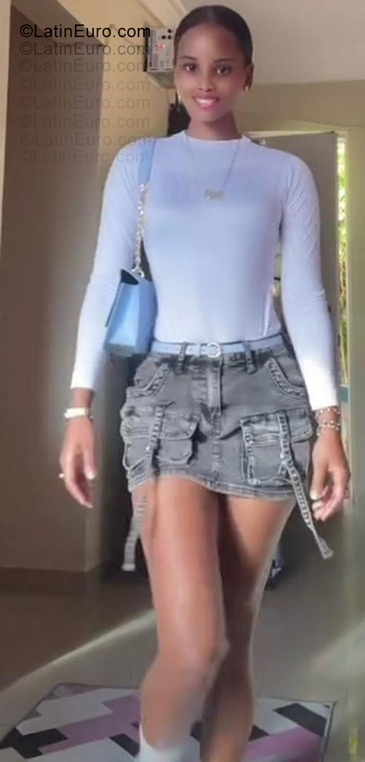 Date this fun Dominican Republic girl Mayelin from Santo Domingo DO55424
