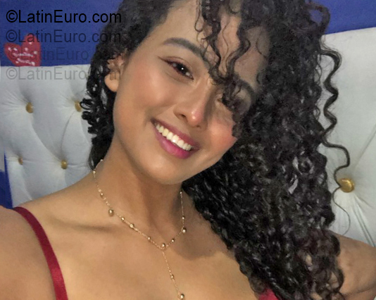 Date this nice looking Venezuela girl Irene from Caracas VE5359