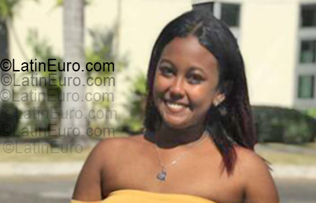 Date this charming Dominican Republic girl Carolyn Gonzalez from Punta Cana DO55464