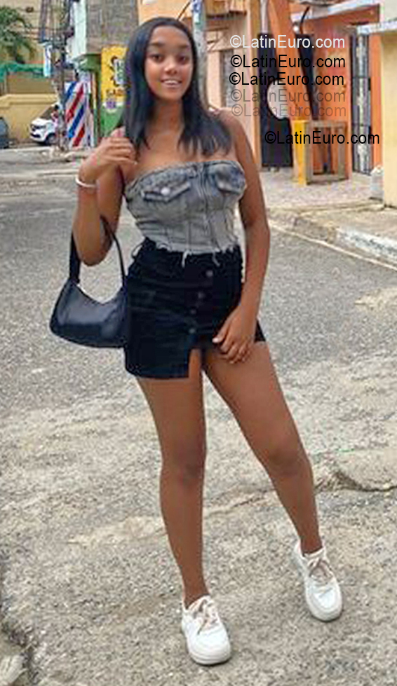 Date this georgeous Dominican Republic girl Angela from Santo Domingo DO56047