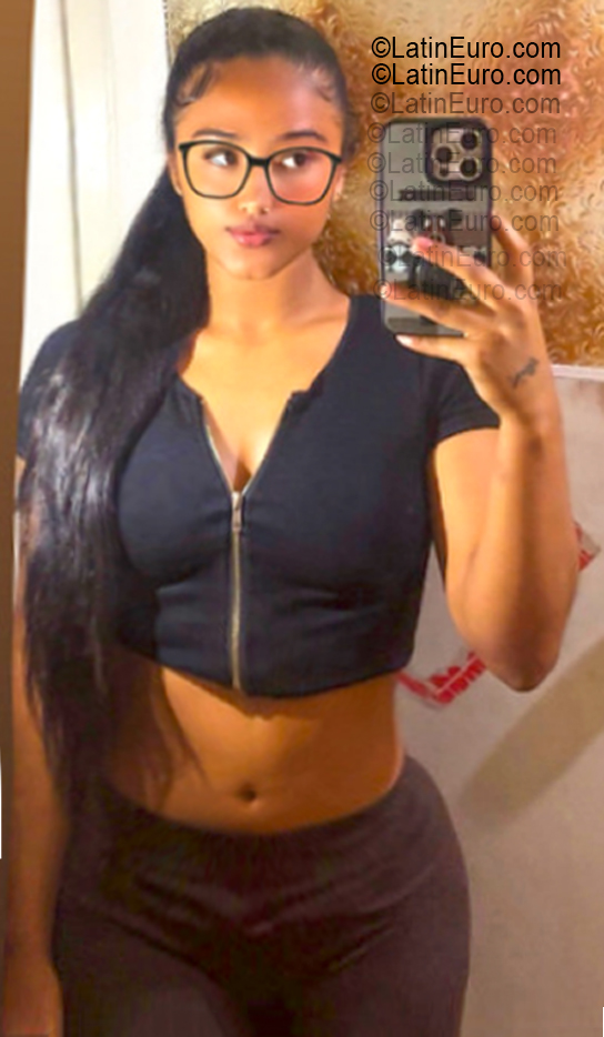Date this charming Colombia girl Eleanis from Turbo CO33479