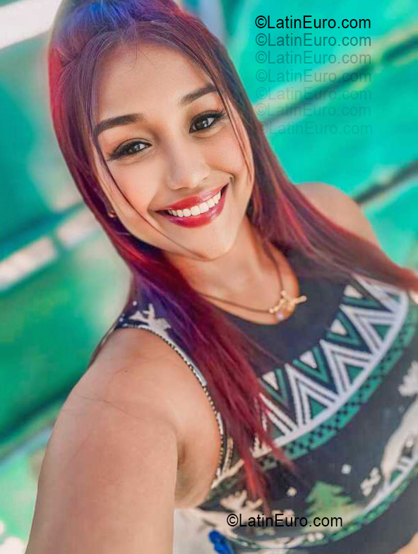 Date this attractive Venezuela girl Ana from Maracaibo VE5372