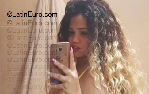 Date this nice looking Dominican Republic girl Daymei from Santo Domingo DO55502