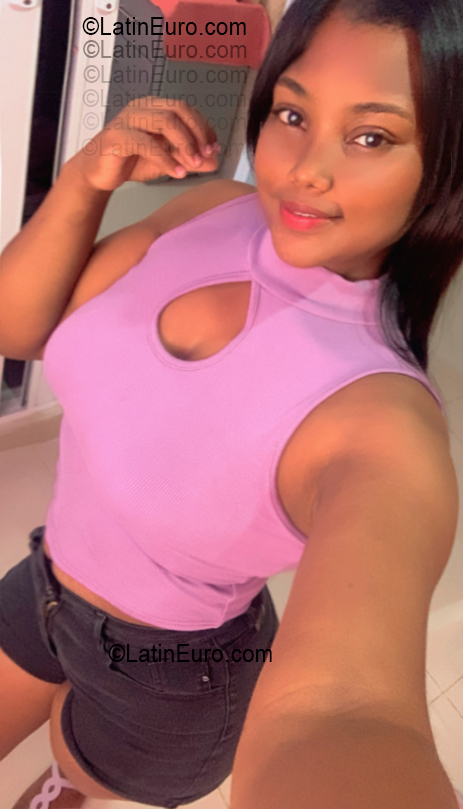 Date this charming Dominican Republic girl Yudy from Santo Domingo DO55516