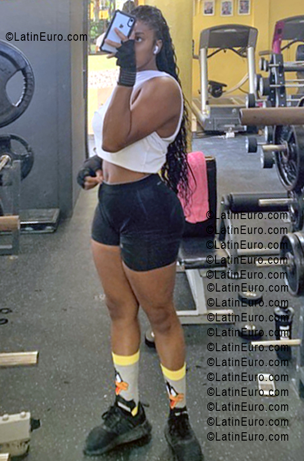 Date this happy Dominican Republic girl Jennifer from Santo Domingo DO55560