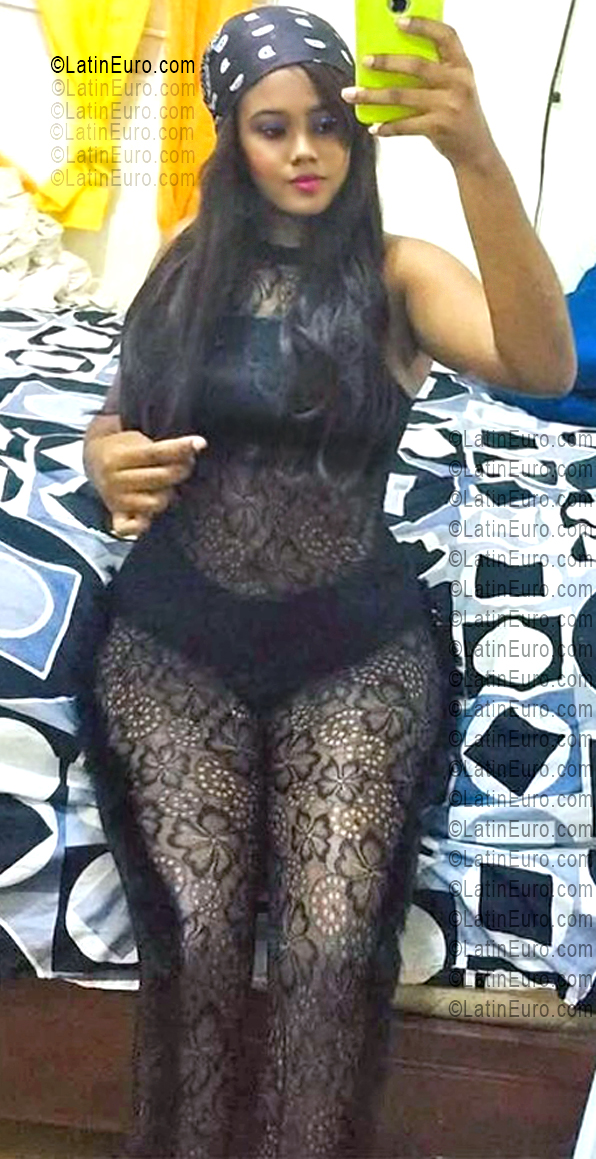 Date this charming Dominican Republic girl Angelica from Santo Domingo DO55597