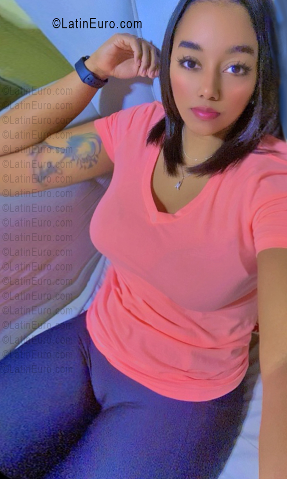 Date this sultry Dominican Republic girl Stefany from Santo Domingo DO55608