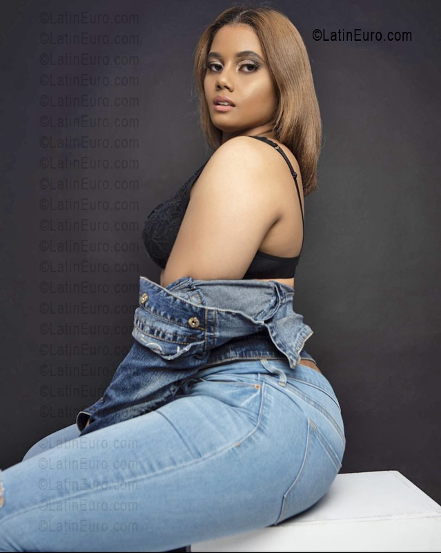Date this georgeous Dominican Republic girl Elizabeth from Santo Domingo DO55651