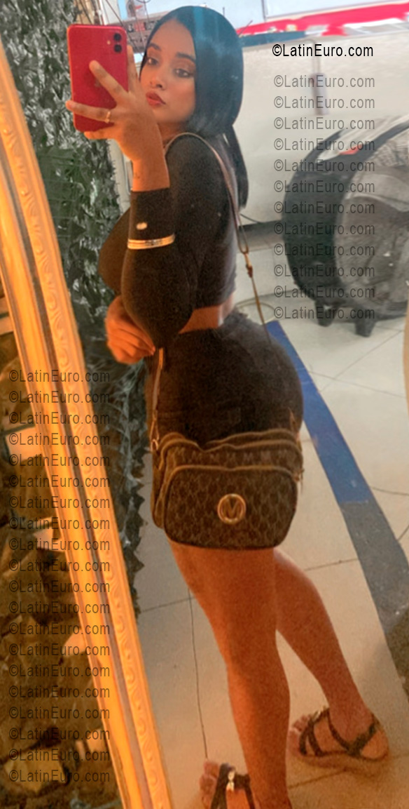 Date this happy Dominican Republic girl Gabriela from Santo Domingo DO55658
