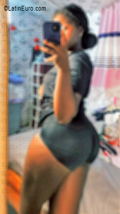 Date this lovely Dominican Republic girl Widi from Santo Domingo DO55723