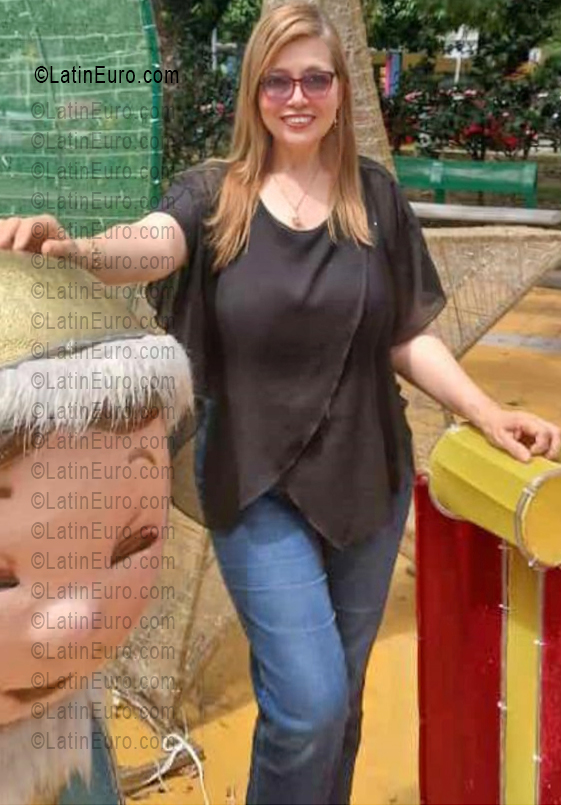 Date this good-looking Colombia girl Noel from Bogota CO33544