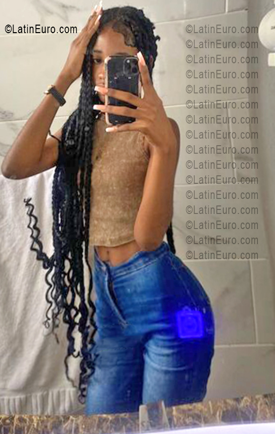 Date this voluptuous Dominican Republic girl Kame from Santiago DO55790
