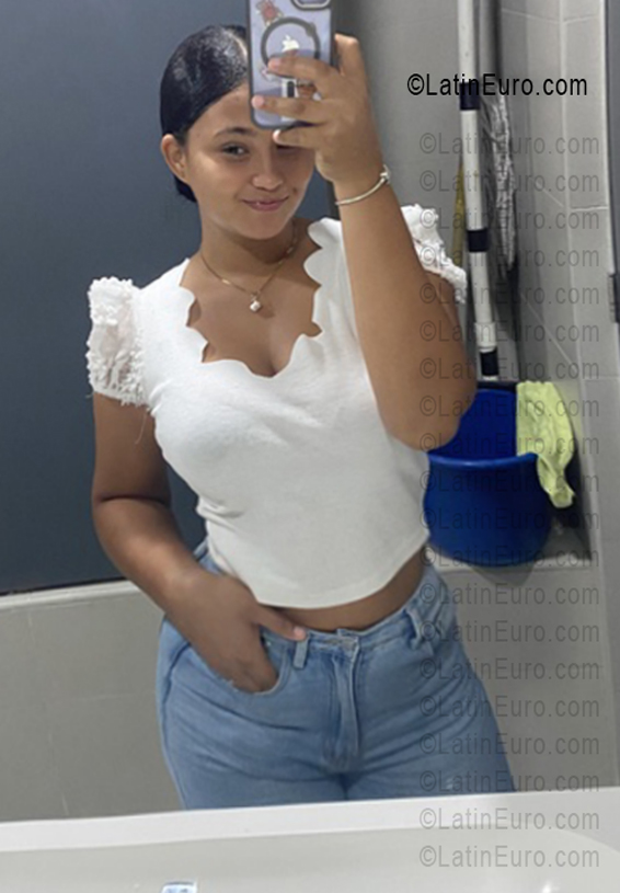 Date this attractive Dominican Republic girl Rosee from Nagua DO55792