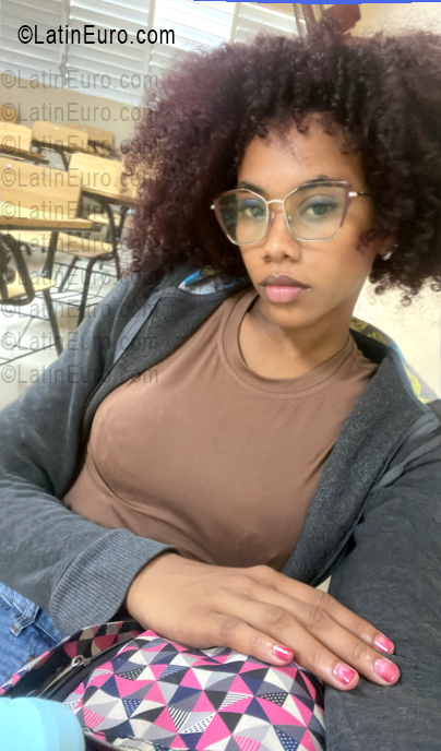 Date this voluptuous Dominican Republic girl Daniela from Santo Domingo DO55829