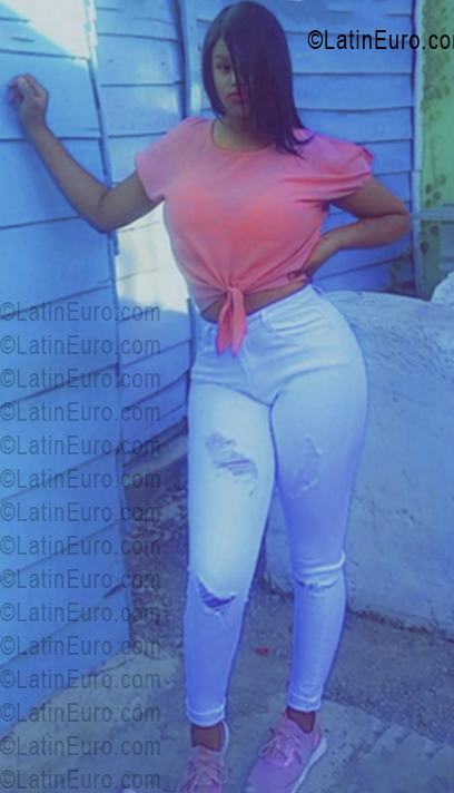 Date this hot Dominican Republic girl Crismary from Puerto Plata DO55854
