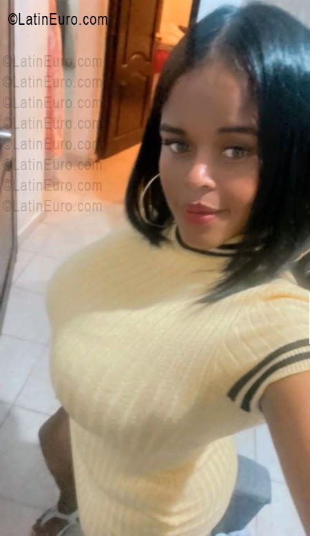 Date this georgeous Dominican Republic girl Yennifer from Santo Domingo DO55880