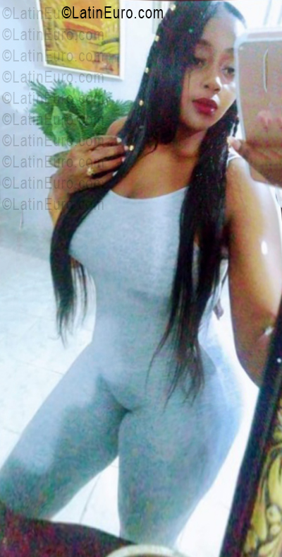 Date this charming Dominican Republic girl La negra from Santo Domingo DO55885